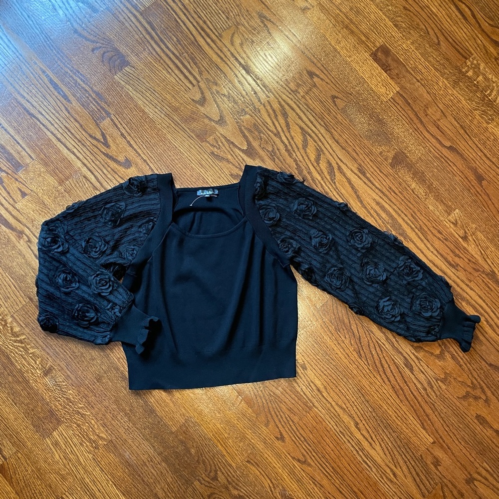 NWOT Nicole Miller Black Rose Appliqué Statement Sleeve Sweater - Size Large